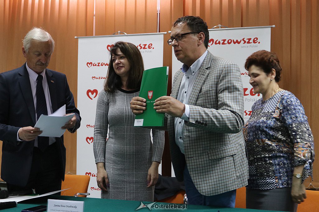 Podpisanie umów na dofinansowania dla gmin [22.5.2019] - zdjęcie #17 - eOstroleka.pl