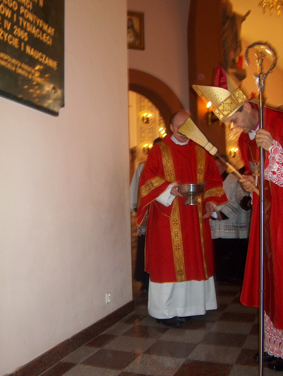 Poświęcenie tablicy ku czci św. Jana Pawła II - 2006 - zdjęcie #4 - eOstroleka.pl