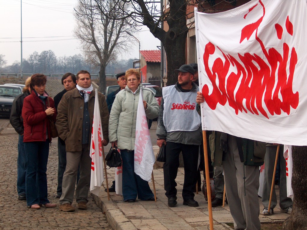 Protest Solidarności przeciwko rządom SLD - listopad 2003 - zdjęcie #12 - eOstroleka.pl