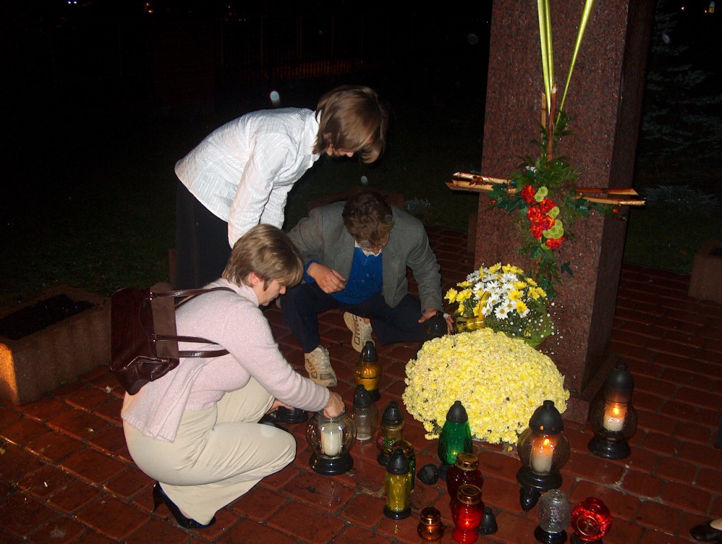 Wieczornica dla Jana Pawła II - Ostrołęka SP 10 [2005 r.] - zdjęcie #19 - eOstroleka.pl