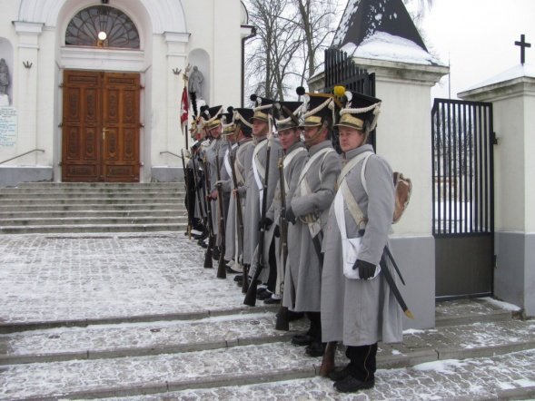 Ostrołęccy „Czwartacy” uczestniczyli w uroczystości przeniesienia szczątków żołnierzy Powstania Listopadowego - zdjęcie #6 - eOstroleka.pl