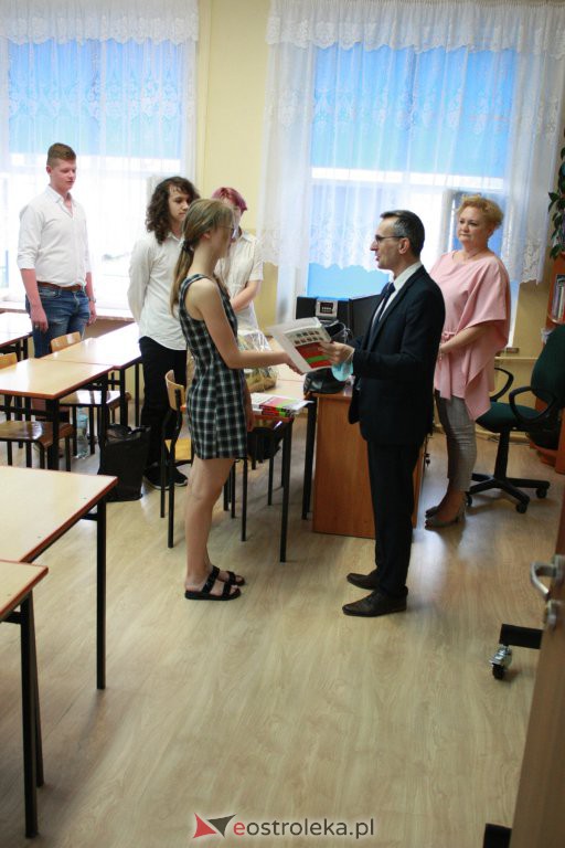 Zakończenie roku szkolnego w tzw. „małym ogólniaku” [25.06.2021] - zdjęcie #13 - eOstroleka.pl