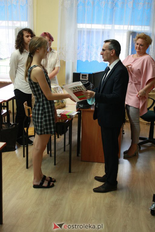 Zakończenie roku szkolnego w tzw. „małym ogólniaku” [25.06.2021] - zdjęcie #14 - eOstroleka.pl