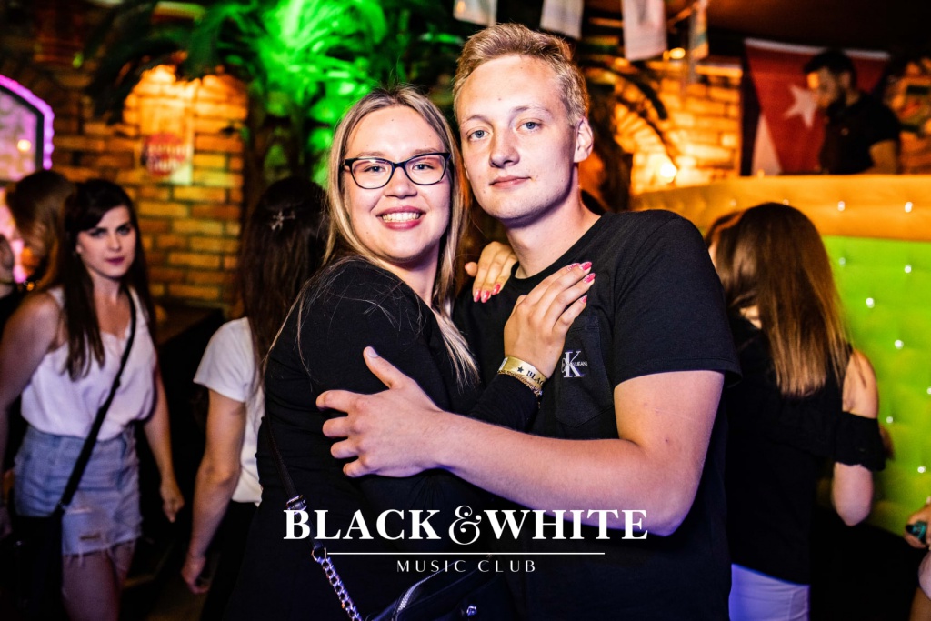 Szalone okularnice w Clubie Black&White [07.08.2021] - zdjęcie #22 - eOstroleka.pl