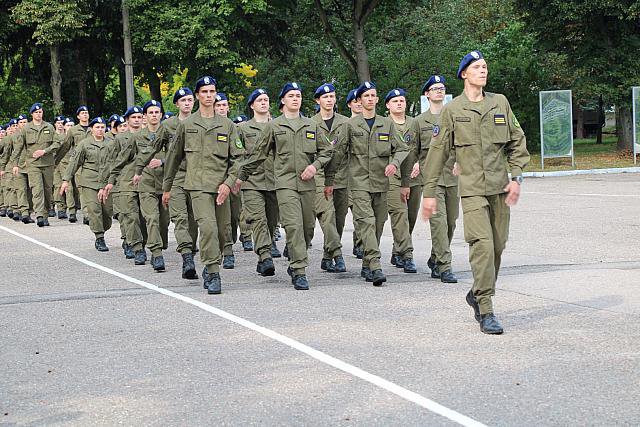 Klasy mundurowe z „dwójki” na obozie szkoleniowym w koszarach 2.ORP [11.10.2021] - zdjęcie #9 - eOstroleka.pl