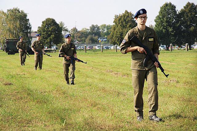 Klasy mundurowe z „dwójki” na obozie szkoleniowym w koszarach 2.ORP [11.10.2021] - zdjęcie #2 - eOstroleka.pl