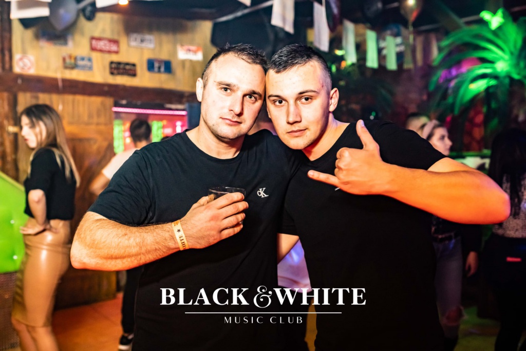 Łobuzy na trzecie urodziny Clubu Black&White [22.10.2021] - zdjęcie #17 - eOstroleka.pl