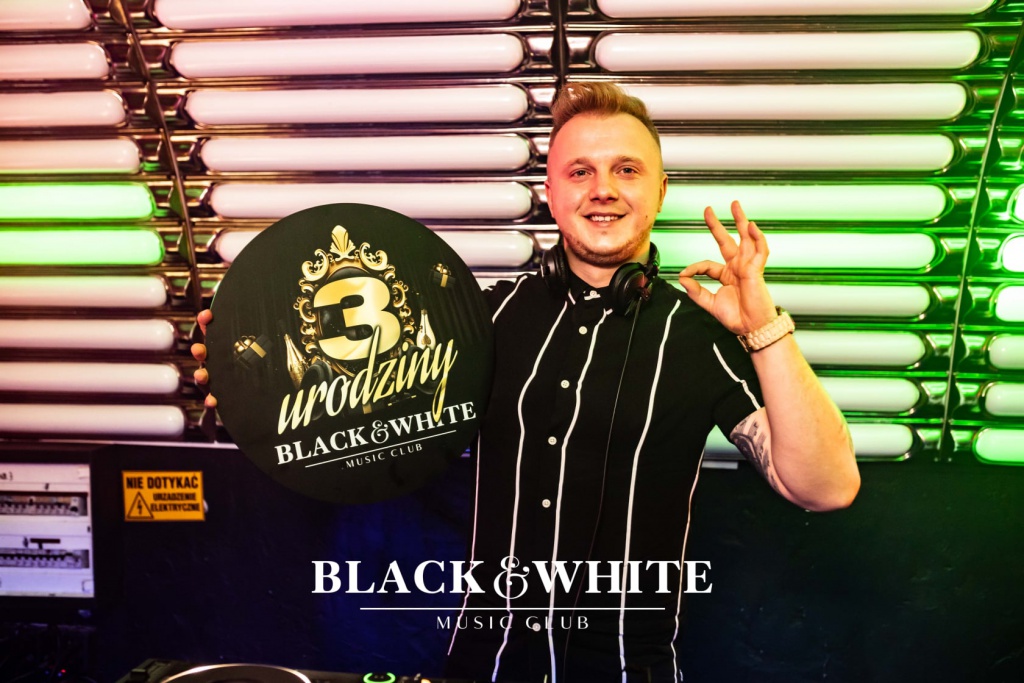 Łobuzy na trzecie urodziny Clubu Black&White [22.10.2021] - zdjęcie #32 - eOstroleka.pl