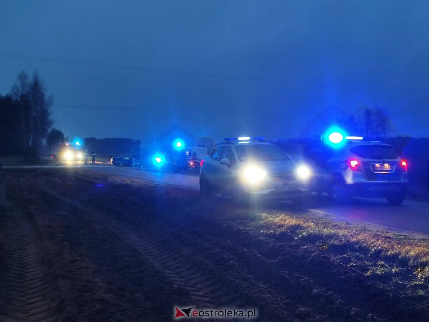 Poważny wypadek w Babie koło Łysych. W akcji śmigłowiec LPR [24.11.2021] - zdjęcie #17 - eOstroleka.pl