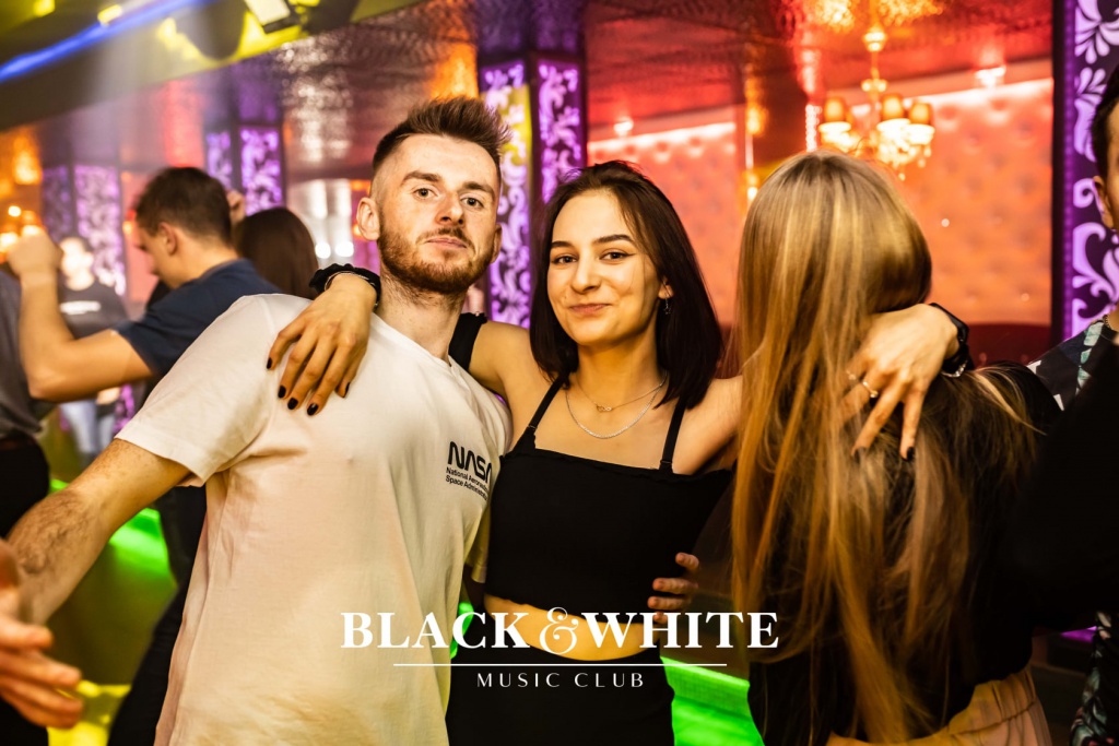 Gorące trzydziestki w Clubie Black&White [20.11.2021] - zdjęcie #6 - eOstroleka.pl