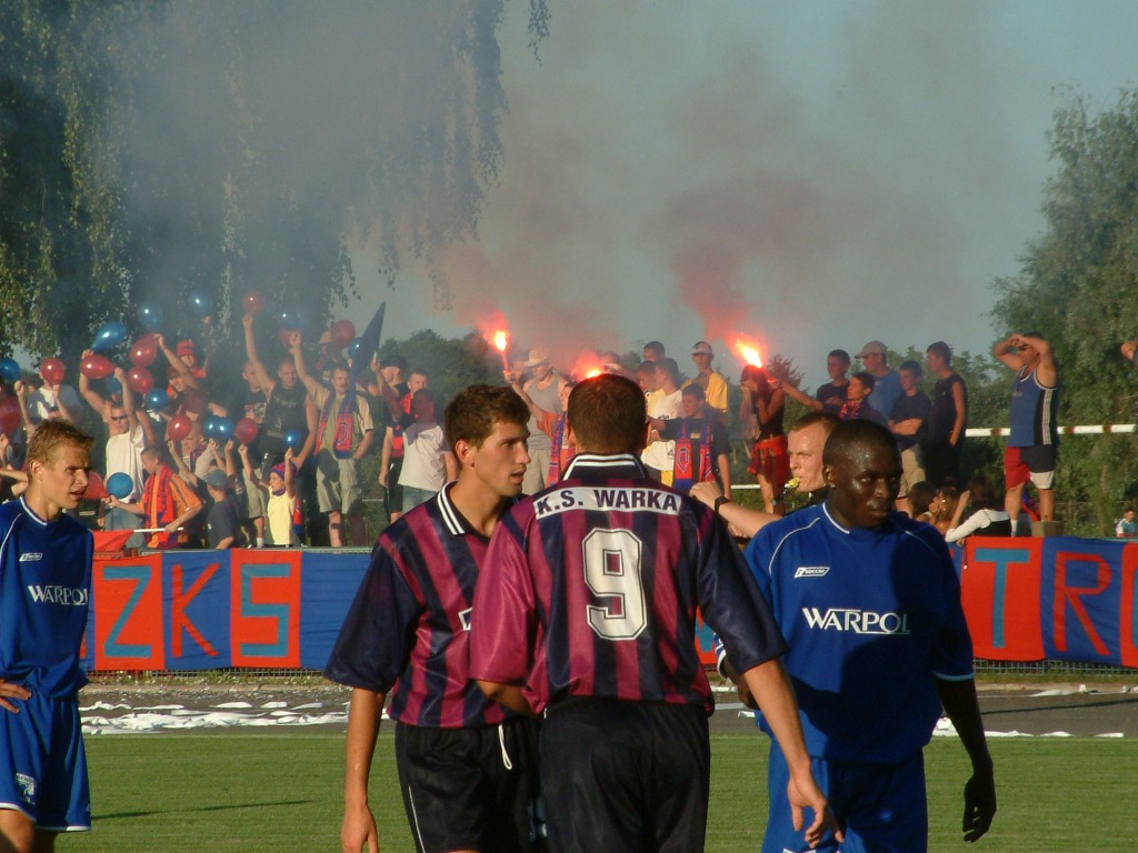 Narew Ostrołęka - KS Warka, mecz IV ligi, 11.08.2004 - zdjęcie #9 - eOstroleka.pl