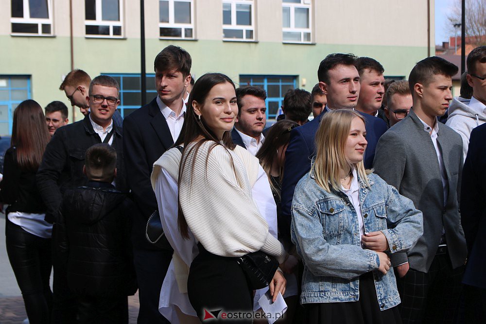 Zakończenie roku szkolnego maturzystów z ZSZ nr 1 [29.04.2022] - zdjęcie #7 - eOstroleka.pl