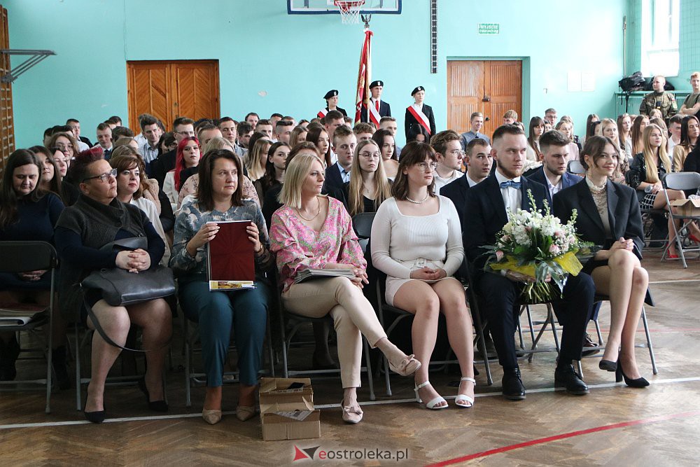 Zakończenie roku szkolnego w ZSZ nr 2 [29.04.2022] - zdjęcie #4 - eOstroleka.pl