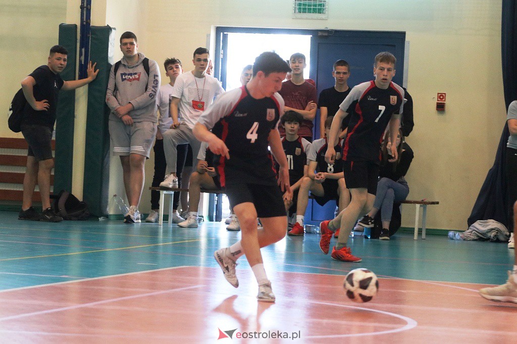 Turniej Piłki Nożnej Szkół Średnich organizowany przez Młodzieżową Radę Miasta Ostrołęki [10.05.2022] - zdjęcie #28 - eOstroleka.pl