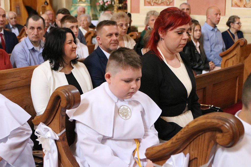 I Komunia Święta w parafii pw. św. Antoniego Padewskiego w Ostrołęce [14.05.2022] - zdjęcie #17 - eOstroleka.pl