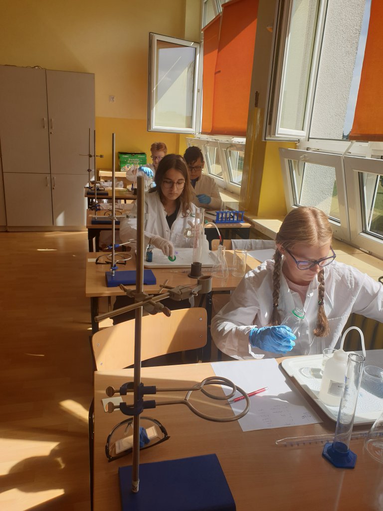 Letnia Szkoła Chemii w SP 2 [22-26.08.2022] - zdjęcie #2 - eOstroleka.pl