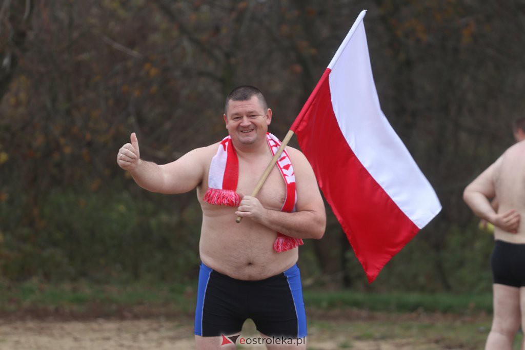 Morsowanie z flagą [11.11.2022] - zdjęcie #1 - eOstroleka.pl