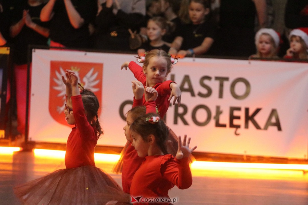 Świąteczna Gala Taneczna Bezwahania Dance Center Ostrołęka [17.12.2022] - zdjęcie #1 - eOstroleka.pl