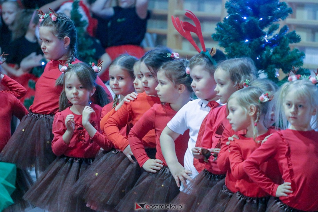Świąteczna Gala Taneczna Bezwahania Dance Center Ostrołęka [17.12.2022] - zdjęcie #13 - eOstroleka.pl