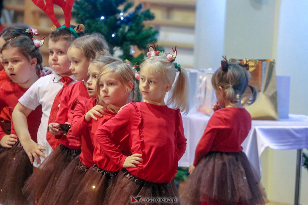 Świąteczna Gala Taneczna Bezwahania Dance Center Ostrołęka [17.12.2022] - zdjęcie #14 - eOstroleka.pl