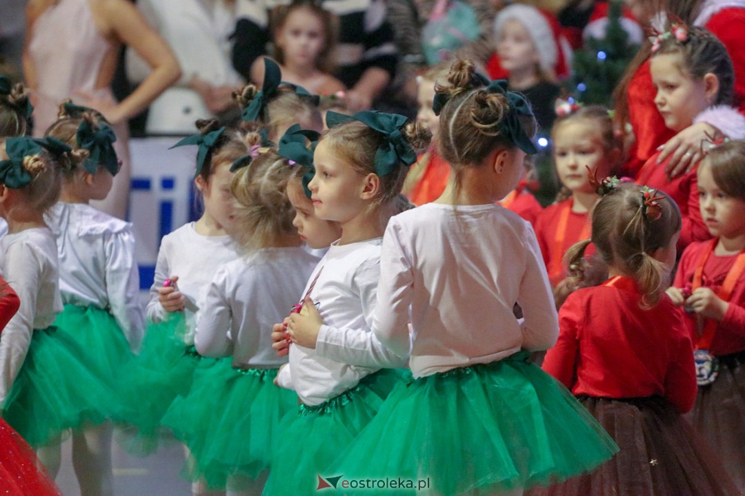 Świąteczna Gala Taneczna Bezwahania Dance Center Ostrołęka [17.12.2022] - zdjęcie #34 - eOstroleka.pl