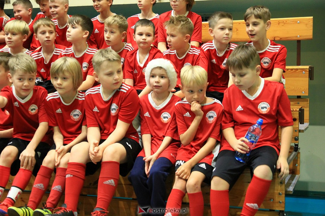 Świąteczna niespodzianka dla wychowanków Ostrołęckiej Akademii Piłki Nożnej [21.12.2022] - zdjęcie #13 - eOstroleka.pl