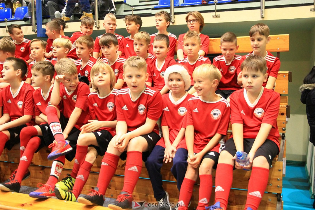 Świąteczna niespodzianka dla wychowanków Ostrołęckiej Akademii Piłki Nożnej [21.12.2022] - zdjęcie #15 - eOstroleka.pl