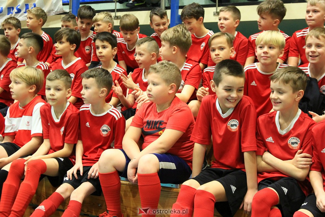 Świąteczna niespodzianka dla wychowanków Ostrołęckiej Akademii Piłki Nożnej [21.12.2022] - zdjęcie #19 - eOstroleka.pl