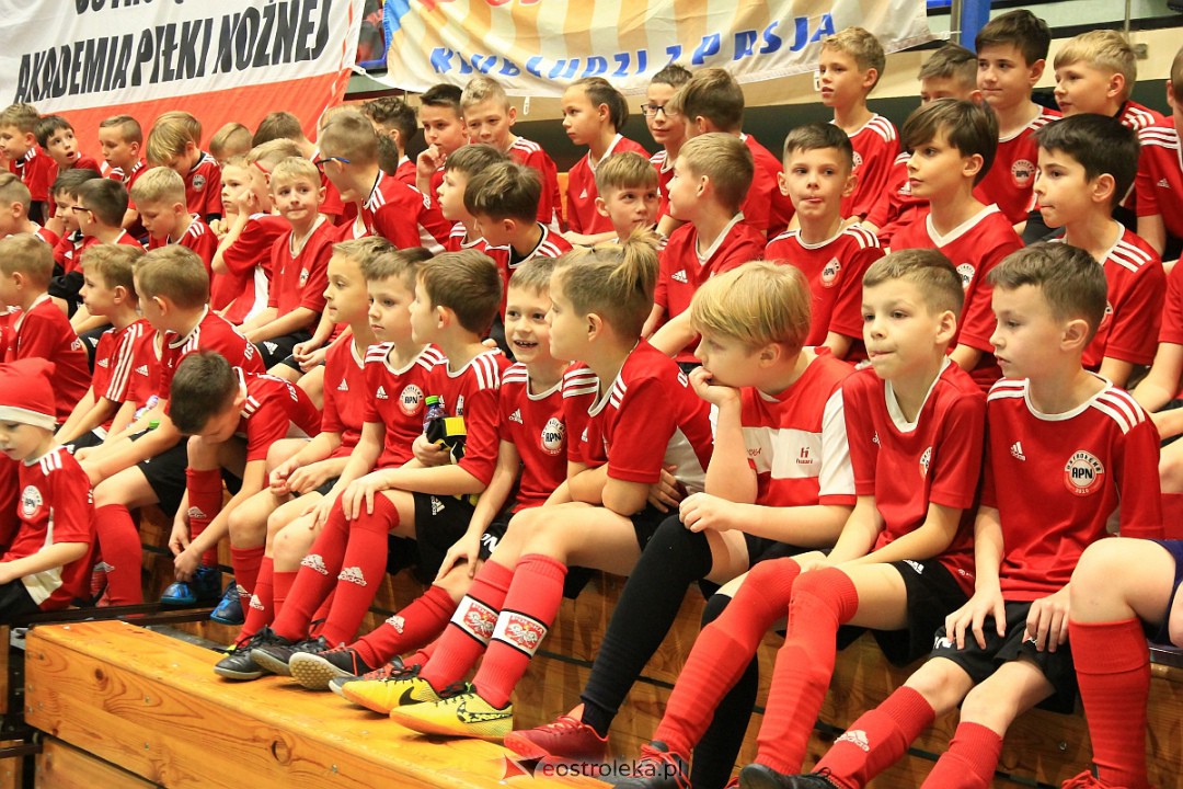 Świąteczna niespodzianka dla wychowanków Ostrołęckiej Akademii Piłki Nożnej [21.12.2022] - zdjęcie #21 - eOstroleka.pl