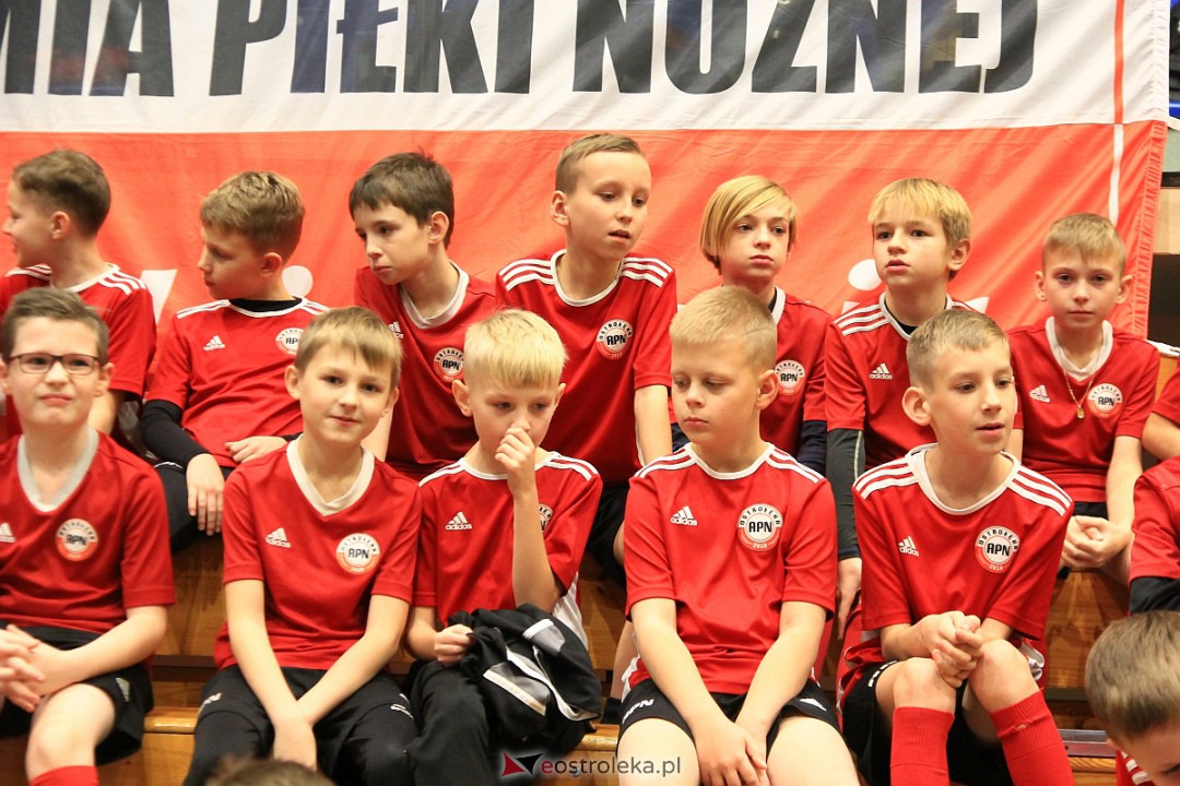 Świąteczna niespodzianka dla wychowanków Ostrołęckiej Akademii Piłki Nożnej [21.12.2022] - zdjęcie #26 - eOstroleka.pl