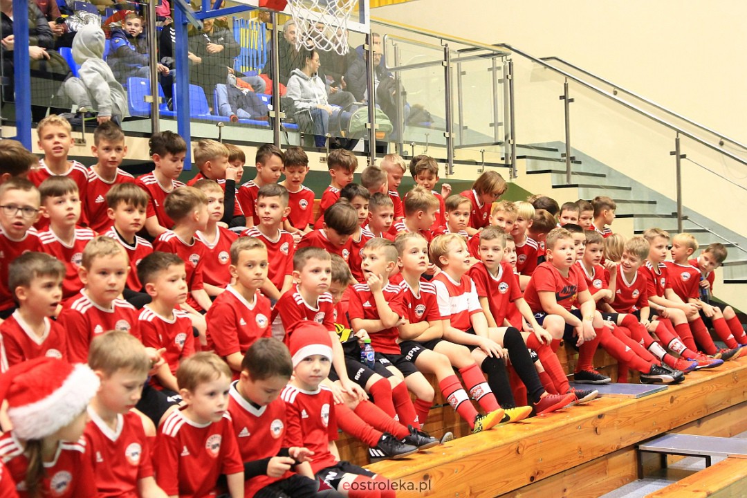 Świąteczna niespodzianka dla wychowanków Ostrołęckiej Akademii Piłki Nożnej [21.12.2022] - zdjęcie #29 - eOstroleka.pl