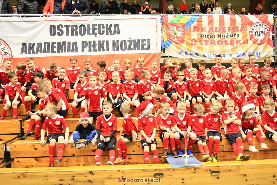 Świąteczna niespodzianka dla wychowanków Ostrołęckiej Akademii Piłki Nożnej [21.12.2022] - zdjęcie #32 - eOstroleka.pl