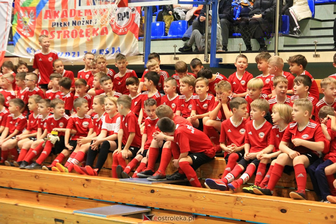 Świąteczna niespodzianka dla wychowanków Ostrołęckiej Akademii Piłki Nożnej [21.12.2022] - zdjęcie #37 - eOstroleka.pl