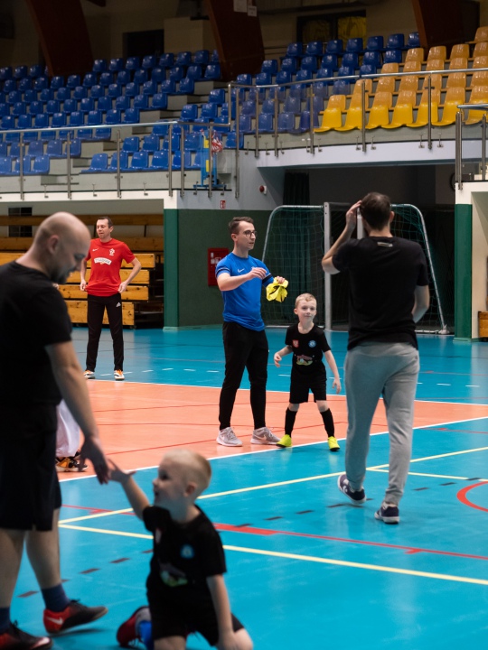 Rodzinne granie w Akademii Młodego Piłkarza - zdjęcie #2 - eOstroleka.pl