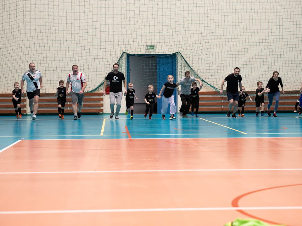 Rodzinne granie w Akademii Młodego Piłkarza - zdjęcie #9 - eOstroleka.pl
