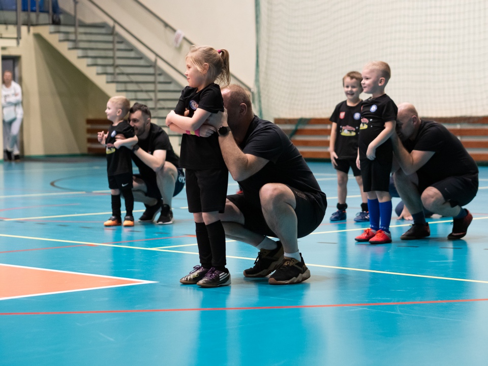 Rodzinne granie w Akademii Młodego Piłkarza - zdjęcie #11 - eOstroleka.pl