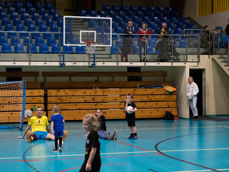 Rodzinne granie w Akademii Młodego Piłkarza - zdjęcie #14 - eOstroleka.pl