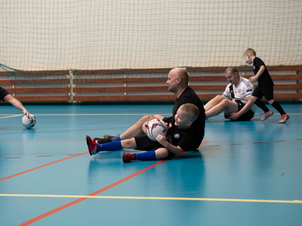 Rodzinne granie w Akademii Młodego Piłkarza - zdjęcie #17 - eOstroleka.pl