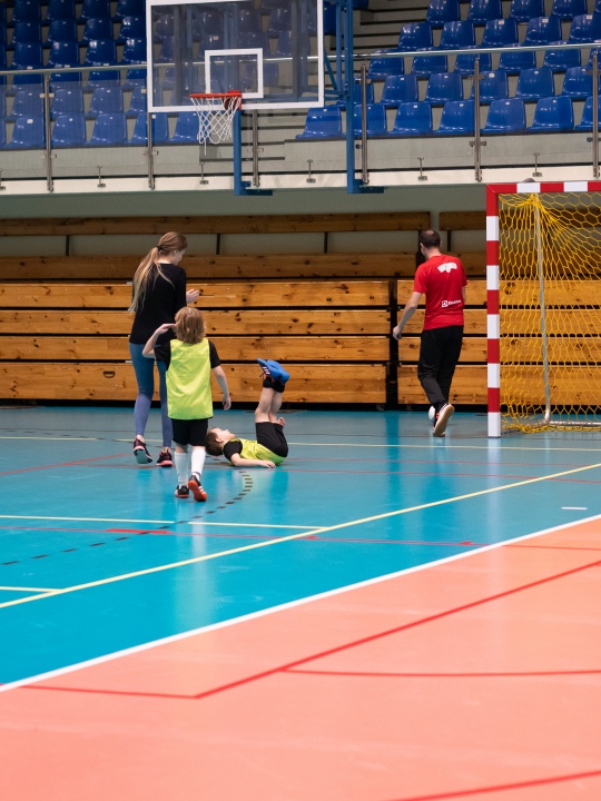 Rodzinne granie w Akademii Młodego Piłkarza - zdjęcie #38 - eOstroleka.pl