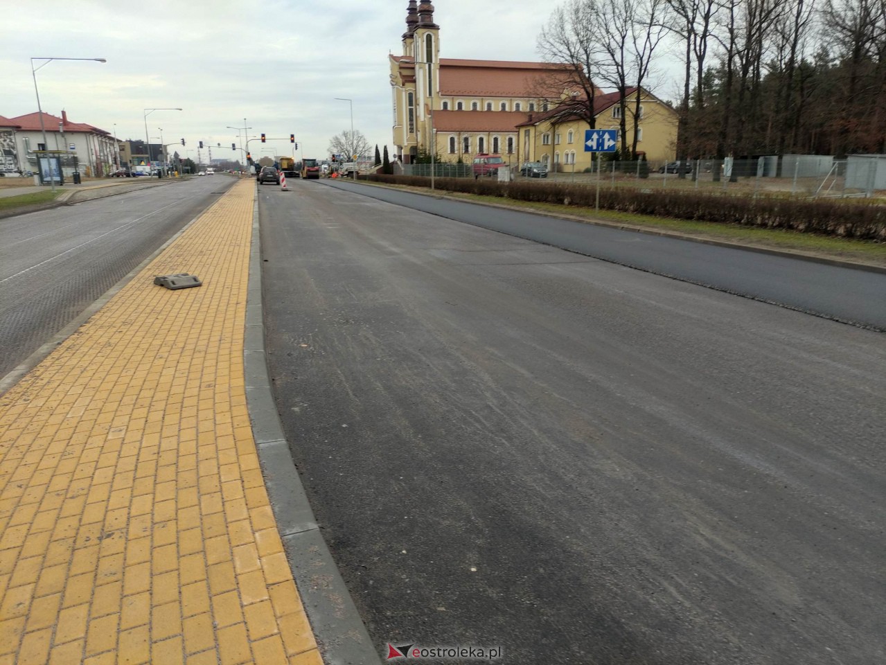 Utrudnienia na Bohaterów Warszawy. Drogowcy kładą asfalt na remontowanych odcinkach jezdni [02.01.2023] - zdjęcie #6 - eOstroleka.pl