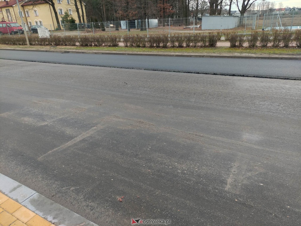 Utrudnienia na Bohaterów Warszawy. Drogowcy kładą asfalt na remontowanych odcinkach jezdni [02.01.2023] - zdjęcie #15 - eOstroleka.pl