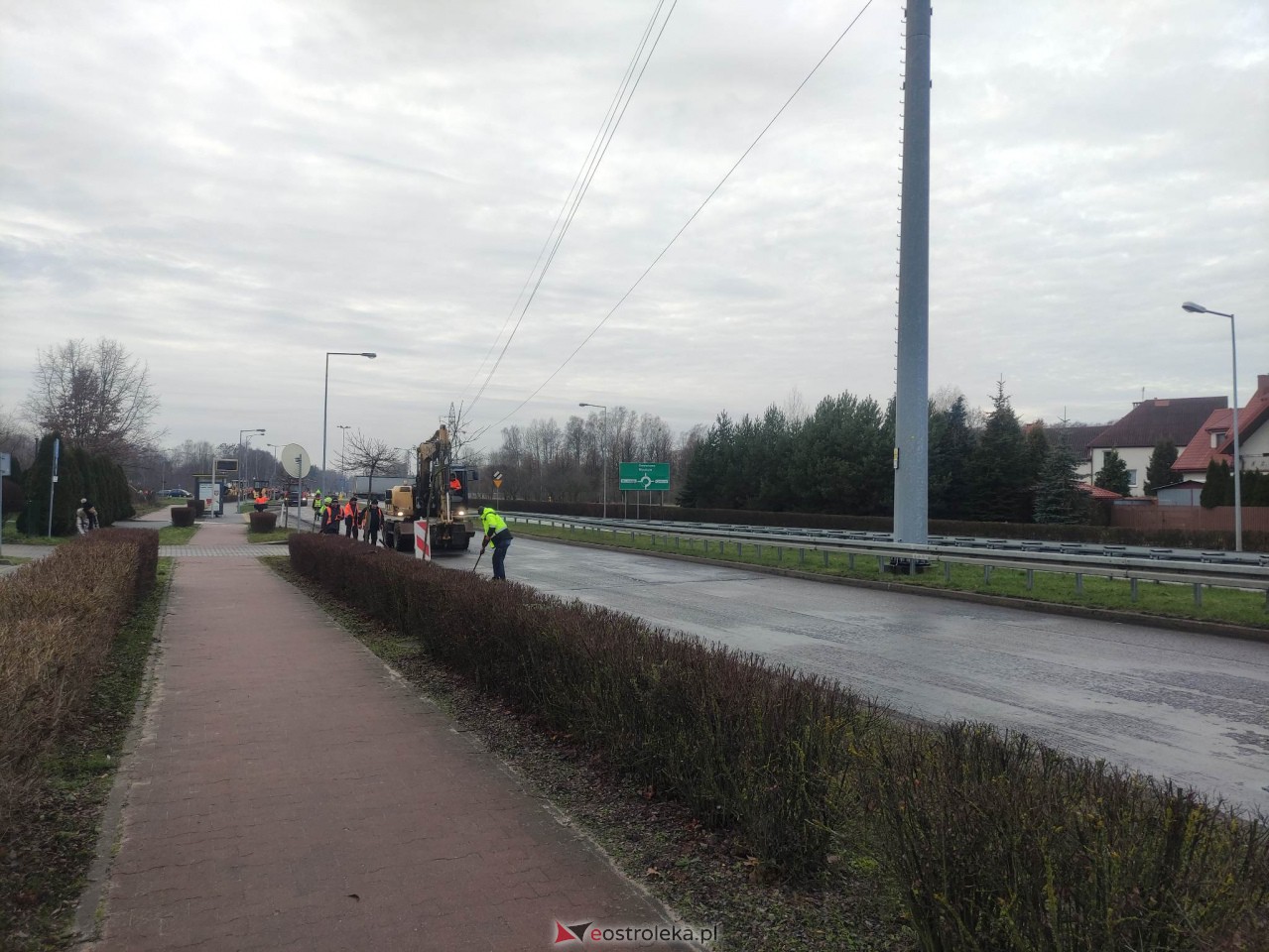 Utrudnienia na Bohaterów Warszawy. Drogowcy kładą asfalt na remontowanych odcinkach jezdni [02.01.2023] - zdjęcie #22 - eOstroleka.pl