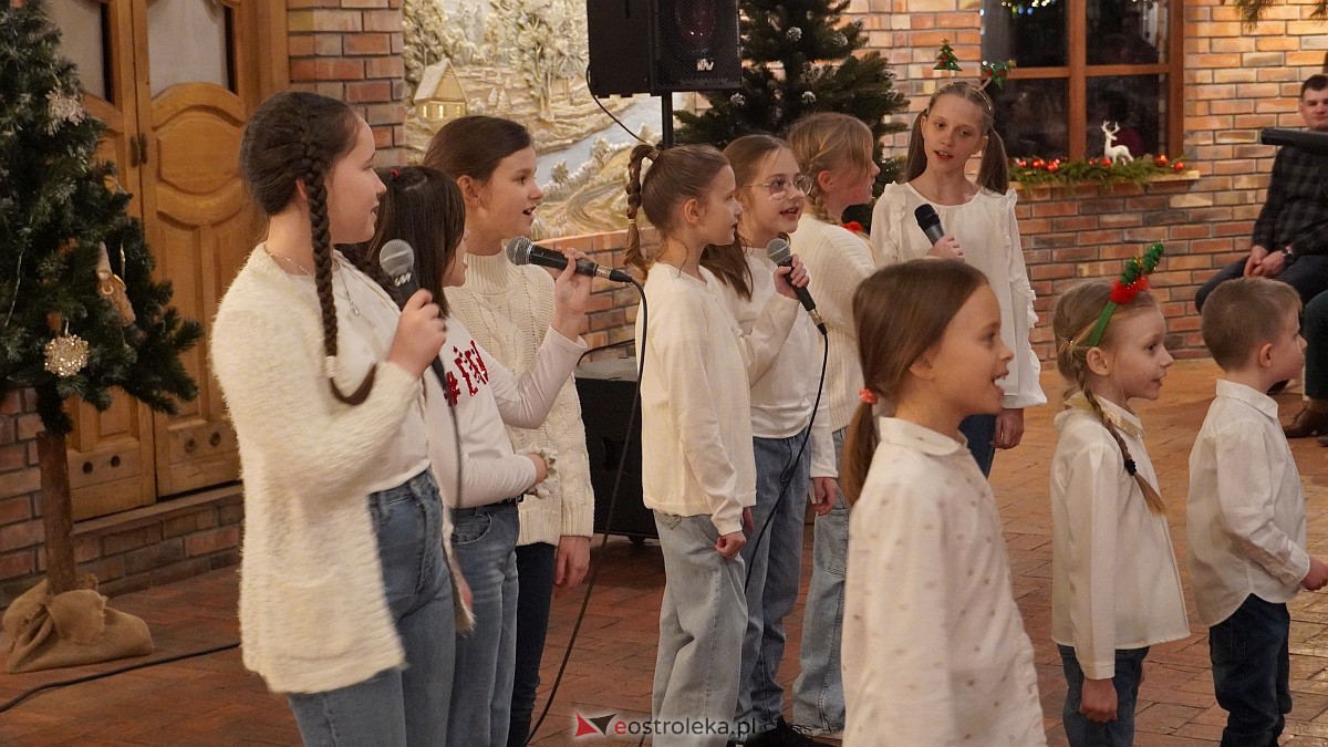 W świątecznym nastroju - koncert Studia Piosenki Metro [12.01.2022] - zdjęcie #20 - eOstroleka.pl