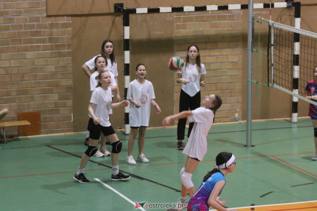 Turniej minisiatkówki w SP 5 [14.01.2023] - zdjęcie #15 - eOstroleka.pl