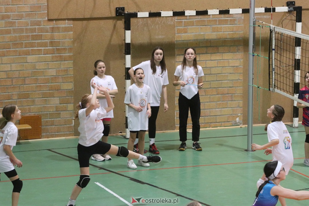 Turniej minisiatkówki w SP 5 [14.01.2023] - zdjęcie #16 - eOstroleka.pl