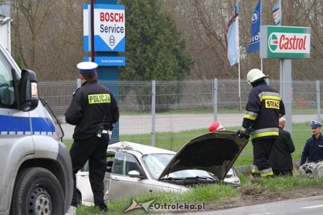 Wypadek na warszawskiej (17-04-2011) - zdjęcie #4 - eOstroleka.pl
