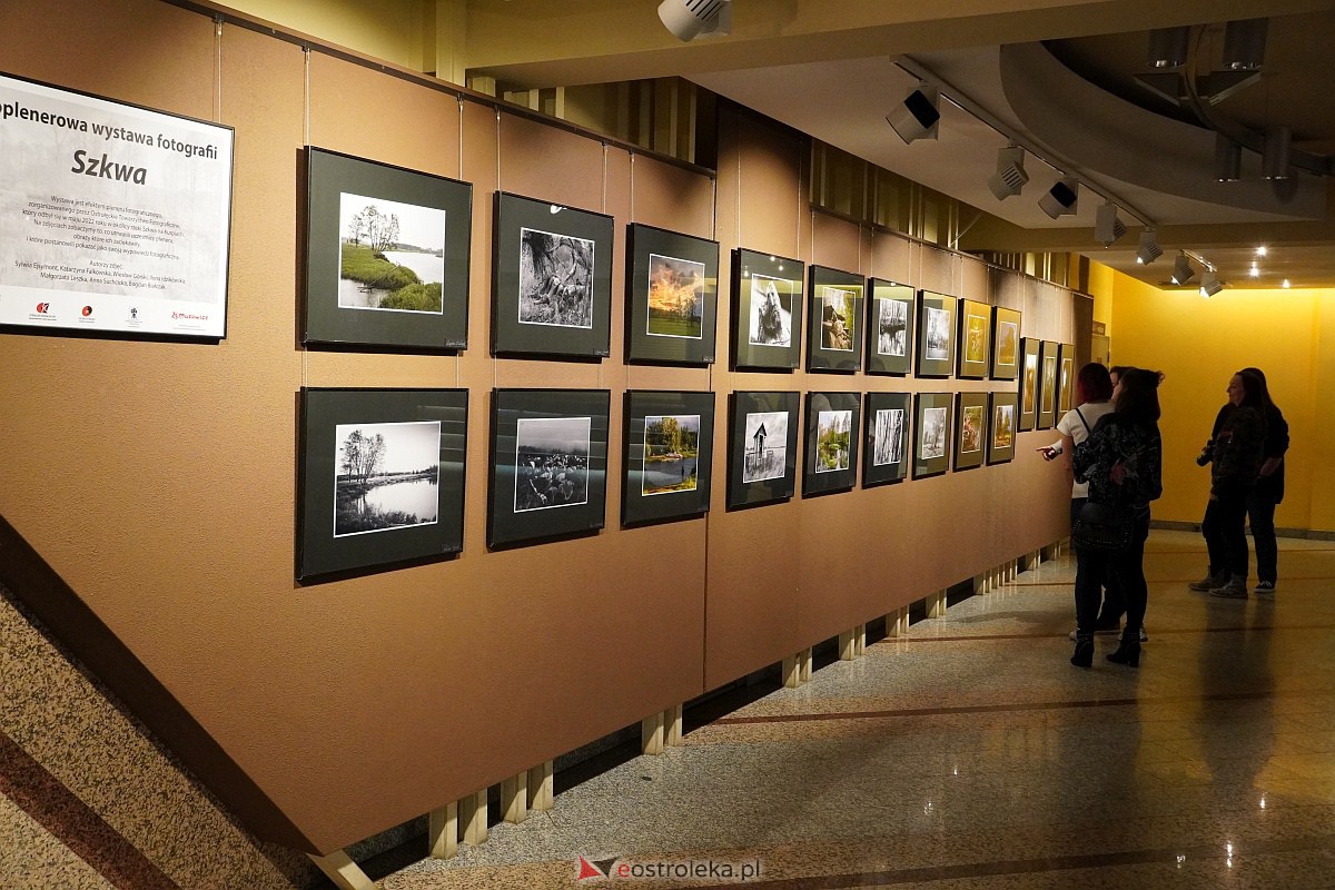 Wernisaż poplenerowej wystawy fotografii SZKWA [14.04.2023] - zdjęcie #1 - eOstroleka.pl