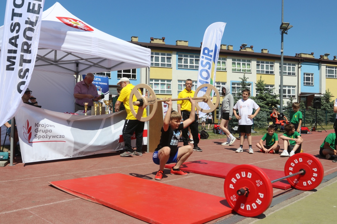 Wielobój atletyczny na dzień dziecka [01.06.2023] - zdjęcie #12 - eOstroleka.pl
