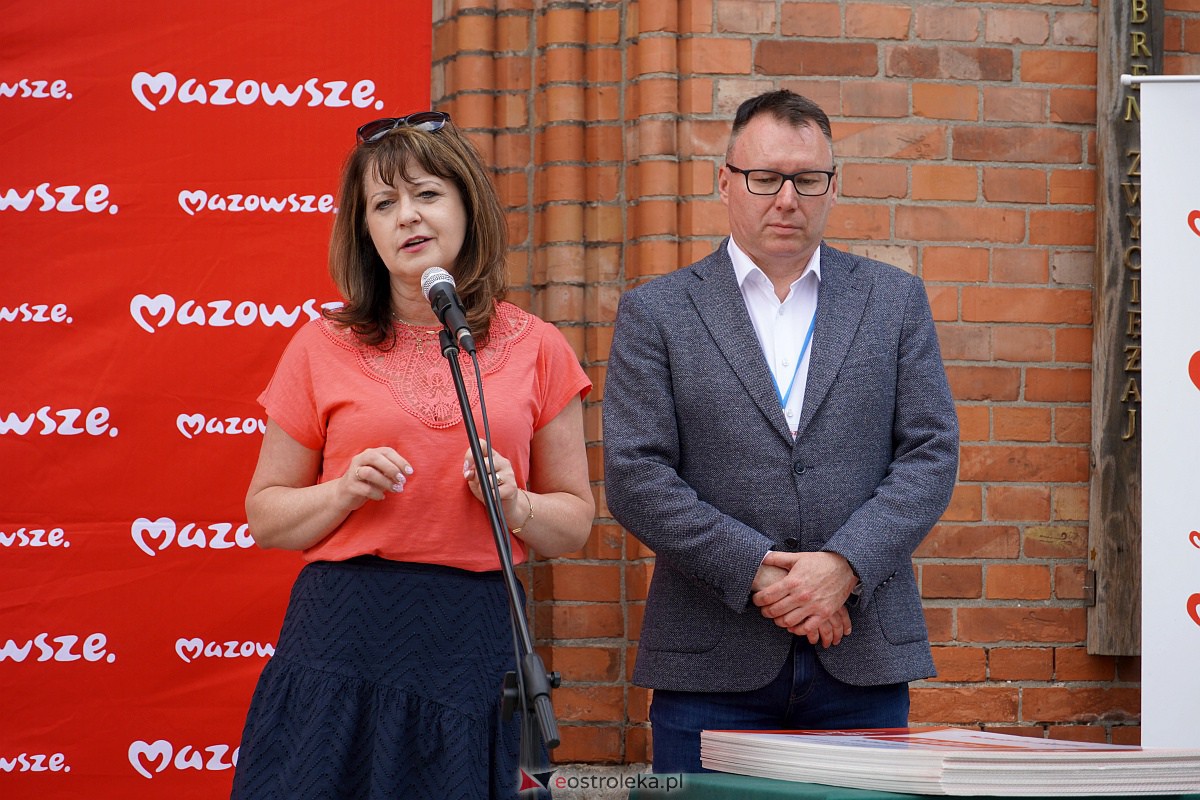 Zabytki z subregionu ostrołęckiego ze wsparciem sejmiku Mazowsza. Wręczenie promes w Ostrołęce [19.07.2023] - zdjęcie #2 - eOstroleka.pl