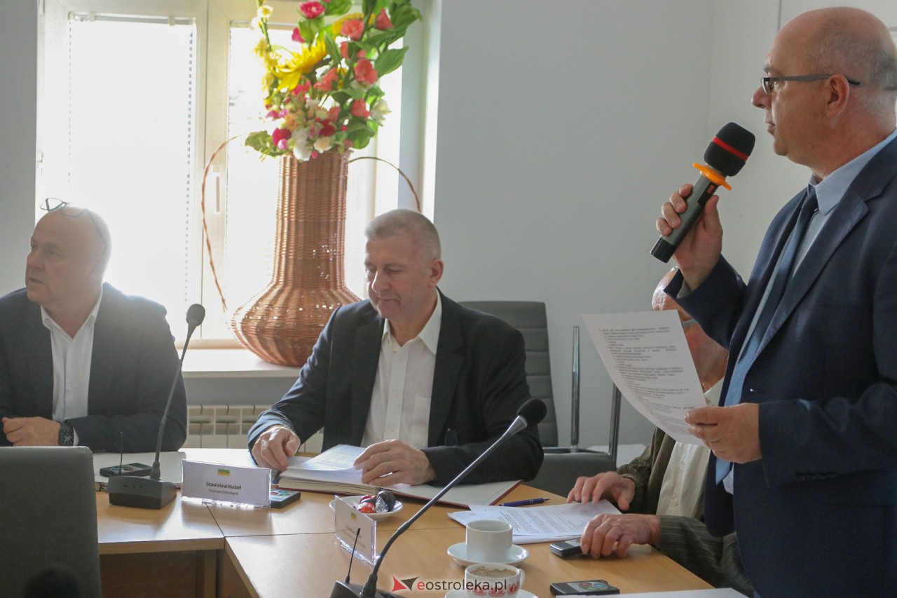 Sesja rady powiatu ostrołęckiego [10.08.2023] - zdjęcie #1 - eOstroleka.pl